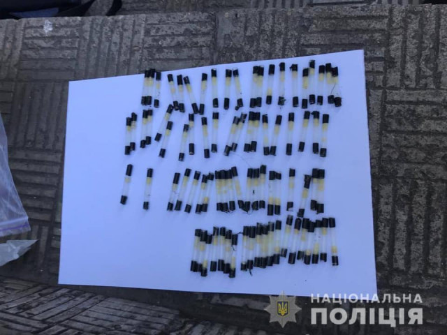 У несовершеннолетнего криворожанина полицейские изъяли 80 трубочек с метамфетамином