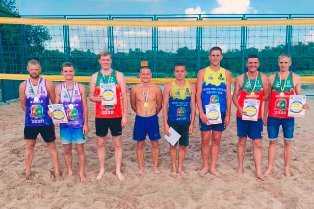 В Кривом Роге провели первый тур Чемпионата-2021 по пляжному волейболу