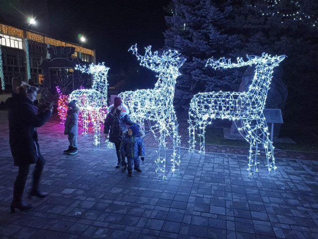 За сприяння підприємств Метінвесту у Кривому Розі облаштували ялинкові містечка