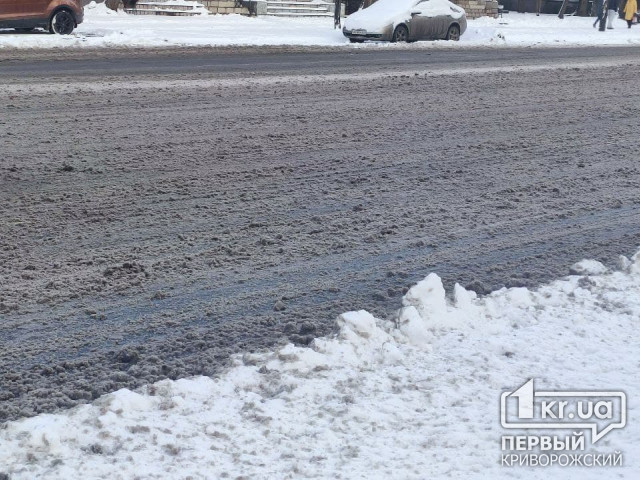 В Днепропетровской области расчищают дороги почти 200 машин