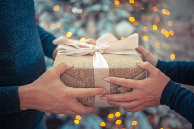 Праздники на пороге: во сколько украинцам обойдутся новогодние подарки