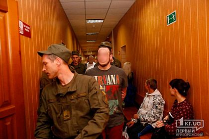 Рассмотрение дела троих криворожан, обвиняемых в похищении и жестоком убийстве студента, отложили из-за занятости адвоката