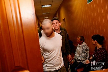 Рассмотрение дела об убийстве криворожского студента перенесли из-за неявки адвокатов обвиняемых