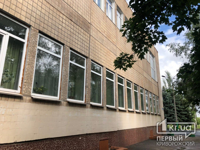 В криворожской гимназии заменят аварийные окна