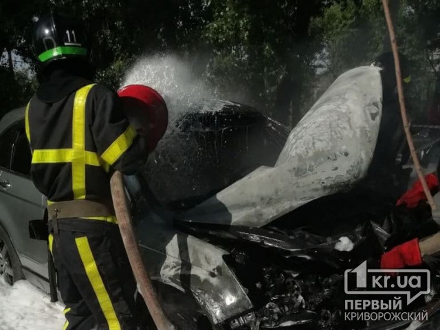 В Кривом Роге на временной стоянке сгорел автомобиль