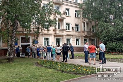 Криворожане требуют запретить проезд крупногабаритного транспорта через Всебратское