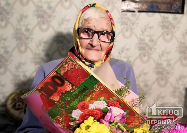 Женщина, у которой есть праправнуки, отпраздновала 100-летний юбилей