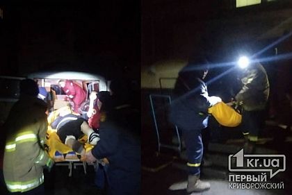 Пожарные помогли медикам госпитализировать пенсионерку