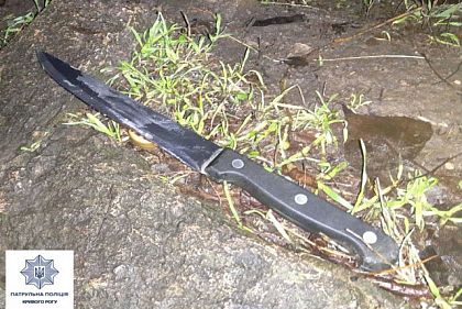 Копы задержали криворожанина, который разгуливал с ножом по улице