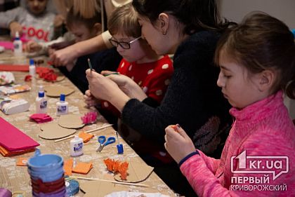 Сонячні валентинки: діти з синдромом Дауна  роблять листівки до Дня закоханих