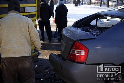 Столкнулись две фуры и легковушка: парализовано движение из-за ДТП