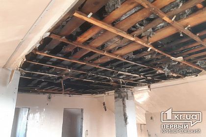 Пожарные за два часа потушили горящий дом в Кривом Роге