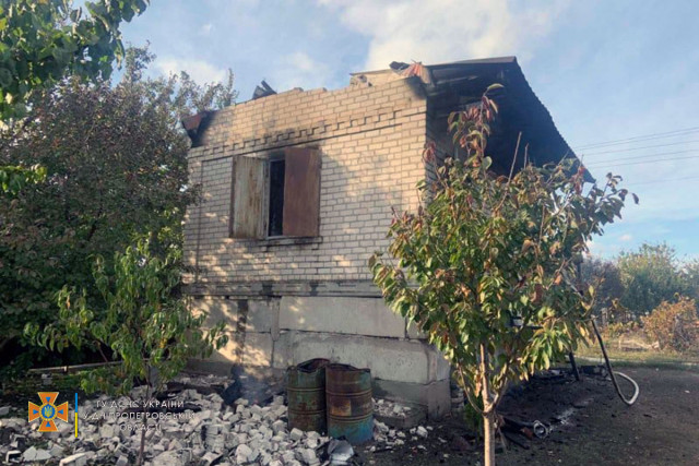 Пожар на даче и в частном доме: служба ГСЧС ликвидировала два пожара в Кривом Роге