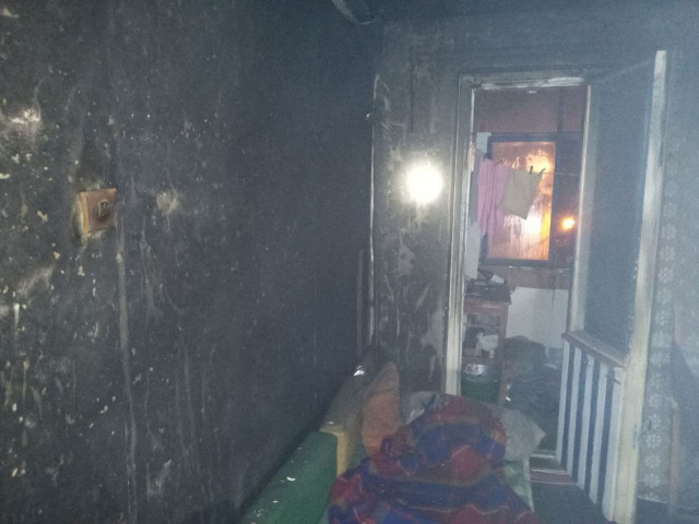 В Кривом Роге во время пожара погибла пенсионерка, спасти удалось второго жителя квартиры