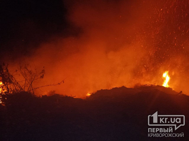 В Марьяновке Криворожского района горел мусор площадью 15 тысяч м?