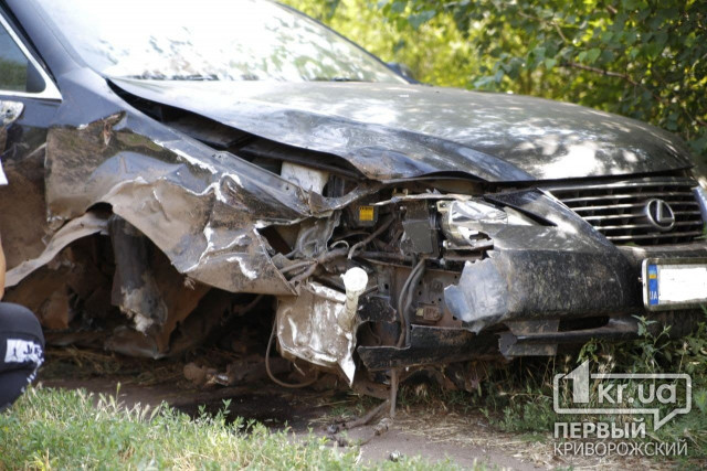 ДТП в Кривом Роге: Lexus столкнулся с Daewoo Sens