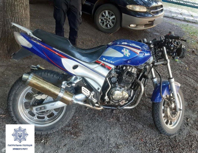 В Терновском районе Кривого Рога полицейские случайно нашли мотоцикл, который был в розыске