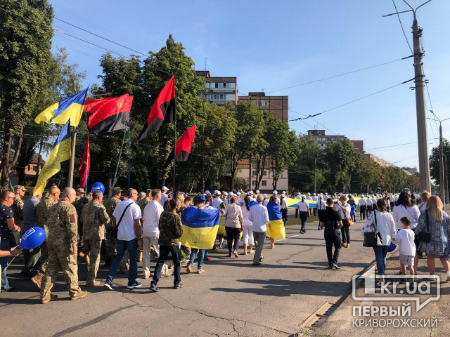 День Незалежності України криворіжці почали із параду вишиванок