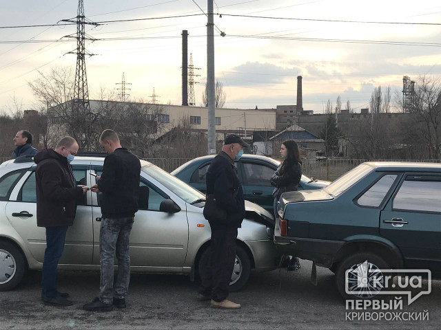 В Кривом Роге пять авто попали в ДТП