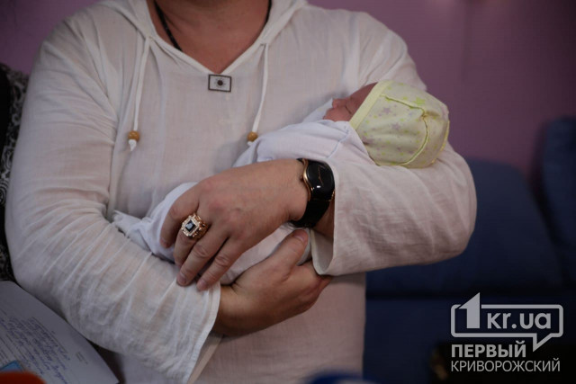 Полицейские помогли беременной криворожанке добраться в роддом