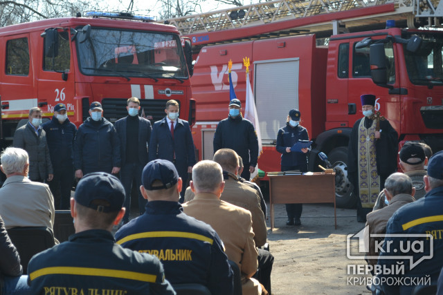 В Кривом Роге накануне годовщины чернобыльской трагедии наградили пожарных