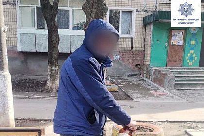 Задержан криворожанин, который подделал паспорт и пьянствовал на детской площадке