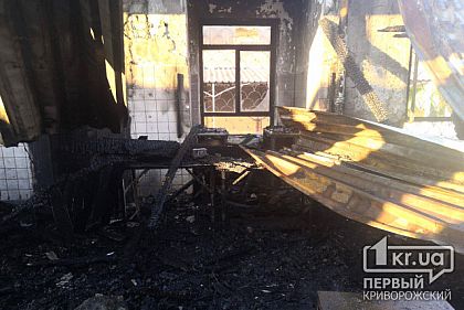 В Кривом Роге в торговом павильоне произошел масштабный пожар