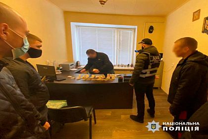 Криворожанина, предложившего полицейскому 5000 долларов взятки, задержали