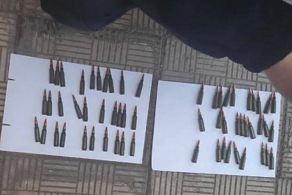 Копы задержали на остановке криворожанина с патронами для автомата