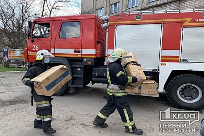 Рятувальники,  які допомагають медикам госпіталізувати хворих на COVID-19, отримали захисні костюми