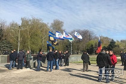 Криворожские заводчане вышли на массовую акцию протеста