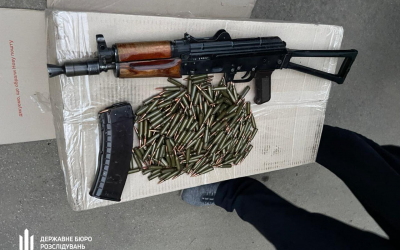 У Дніпропетровській області підозрюється поліцейський, який незаконно зберігав зброю та боєприпаси