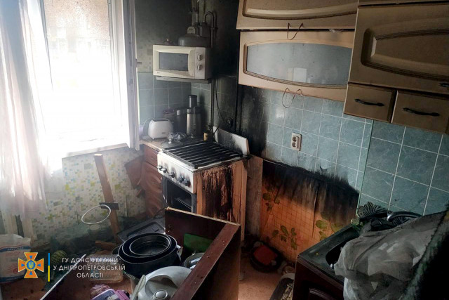 В Кривом Роге спасатели ликвидировали пожар в одной из квартир многоэтажки