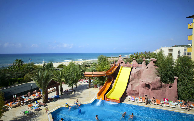 Метинвест оздоровил на курортах Турции семьи криворожских горняков