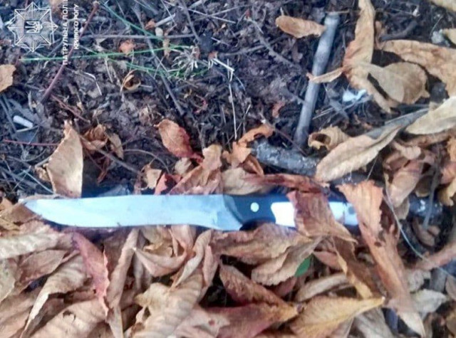 Патрульні виявили у криворіжця небезпечний предмет, схожий на ніж