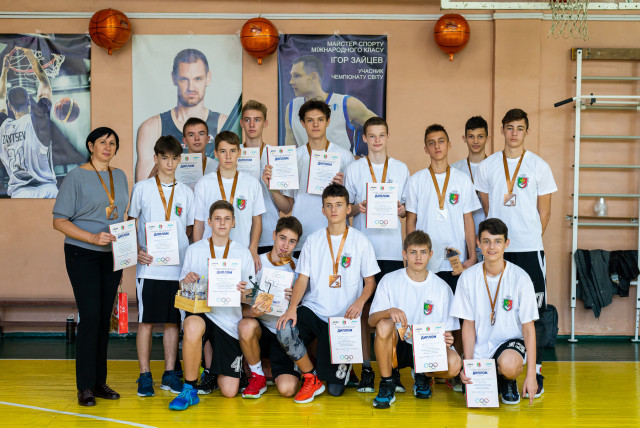 Криворожские спортсмены участвовали в городском турнире по баскетболу и гандболу