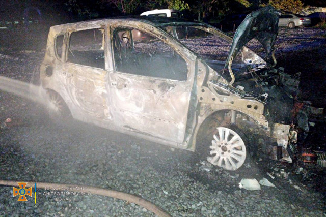 В Кривом Роге сгорел автомобиль Renault