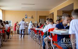 Напої без цукру та можливість обирати: як у криворізьких школах змінили шкільне харчування