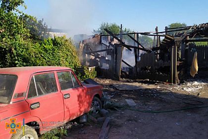 У селі під Кривим Рогом рятувальники загасили пожежу  у приватному секторі