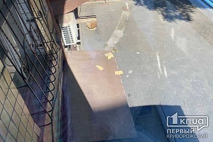 У Кривому Розі на центральному проспекті обсипається фасадна плитка будинків, — свідки подій