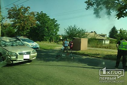 У Кривому Розі велосипедист потрапив під колеса автівки