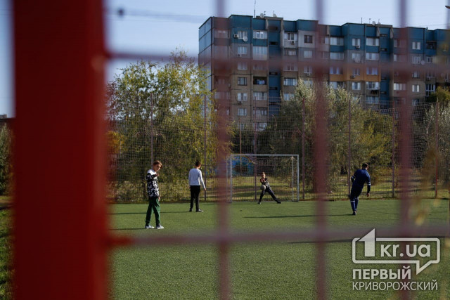 В криворожской гимназии отремонтируют футбольное поле
