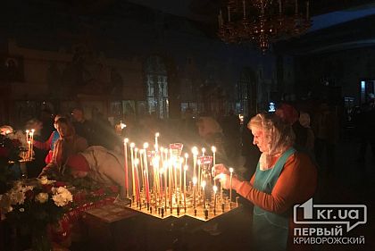 В криворожских храмах начались Пасхальные богослужения: как прихожане соблюдают карантин