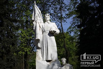 Криворіжці почали покладати квіти у пам’ять про полеглих у Другій світовій війні