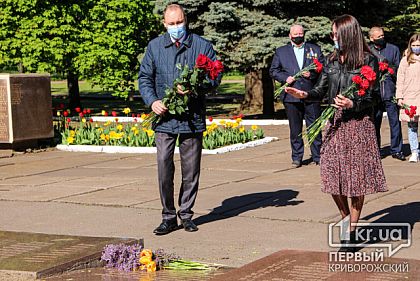 Без речей и музыки: саксаганцы почтили память земляков, погибших во Второй мировой войне