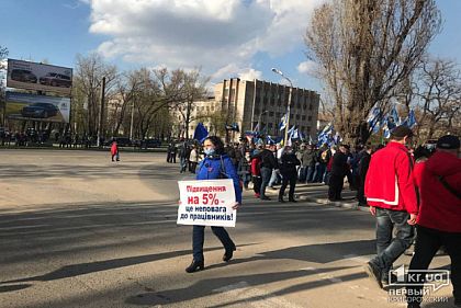 Криворожанин отсудил у АМКР 230 тысяч гривен компенсации за работу в тяжелых условиях