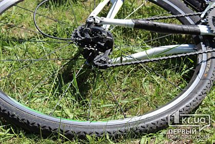 В Кривом Роге велосипедист упал в карьер