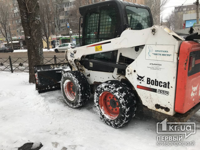 Более 100 единиц спецтехники убирали снег в Кривом Роге