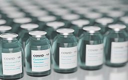 Кого в першу чергу вакцинують від COVID-19 у Дніпропетровській області
