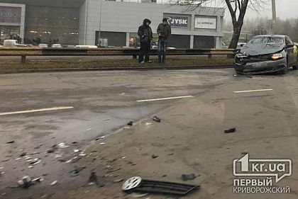 В Кривом Роге в ДТП попали такси и медицинское авто